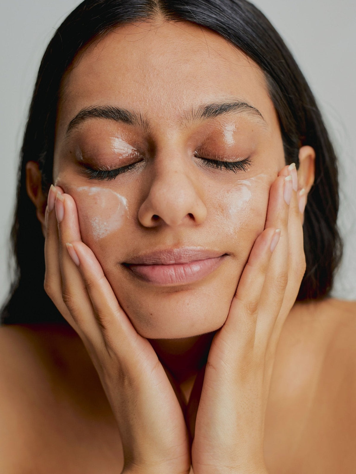 travel-size oil to milk cleansing balm product image 3